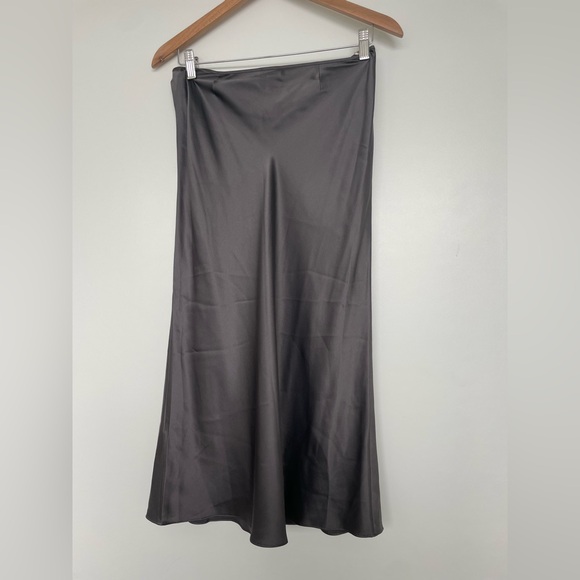 Aritzia Wilfred Grey Satin midi Skirt - Picture 4 of 5